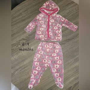 Baby 2 piece body suit.